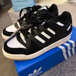 Men’s Adidas Forum Low Classic shoes